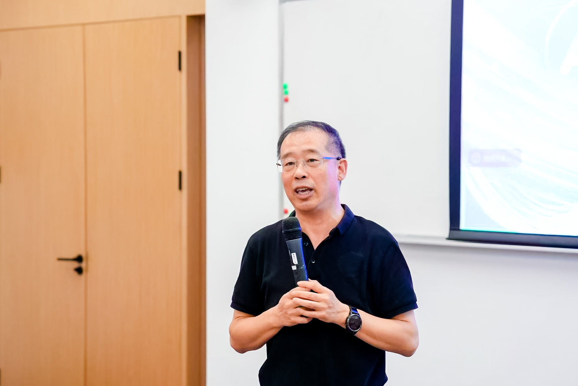 38评委点评.jpg 38评委点评.jpg