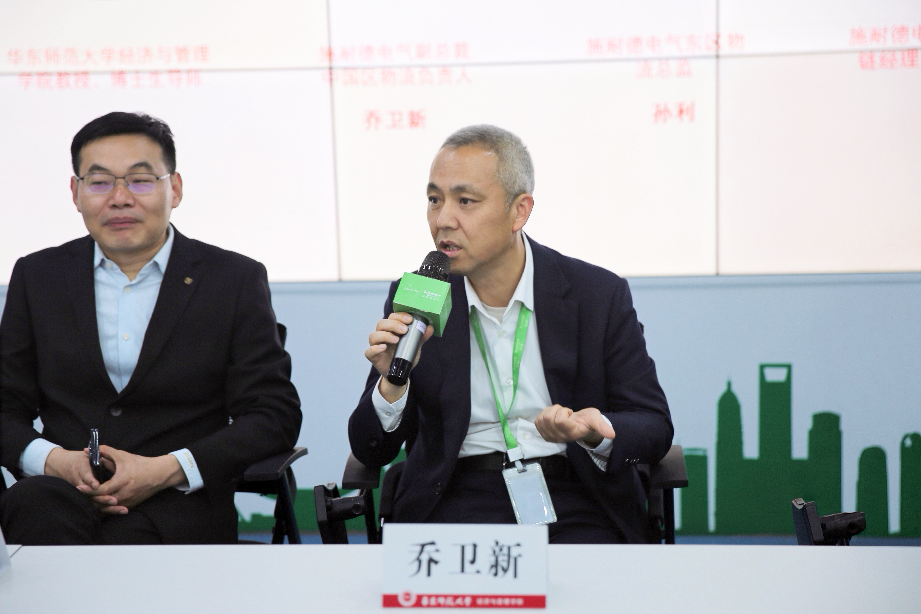 圆桌对话-1.jpg 圆桌对话-1.jpg