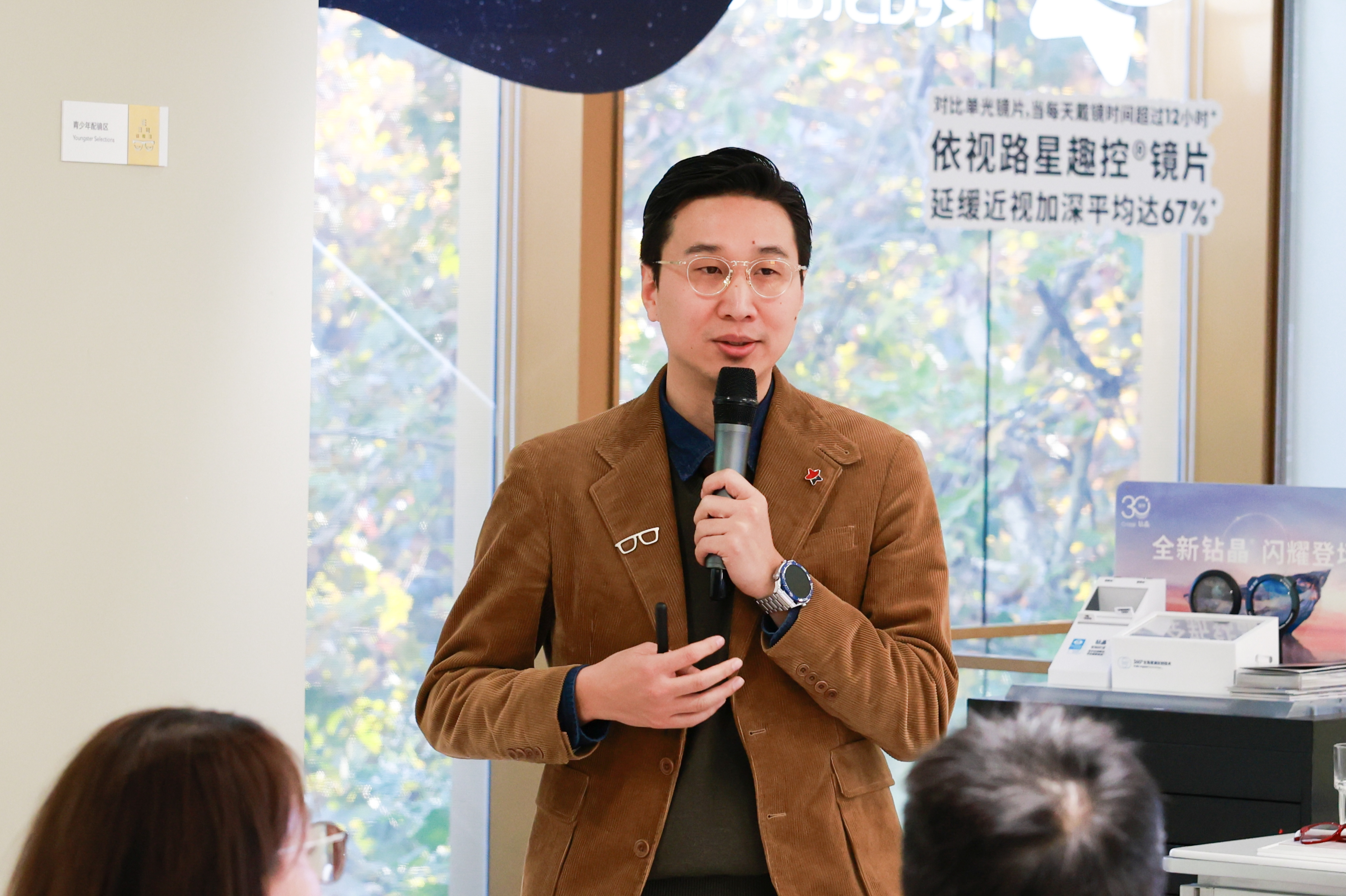 黄嘉玮.jpg 黄嘉玮.jpg