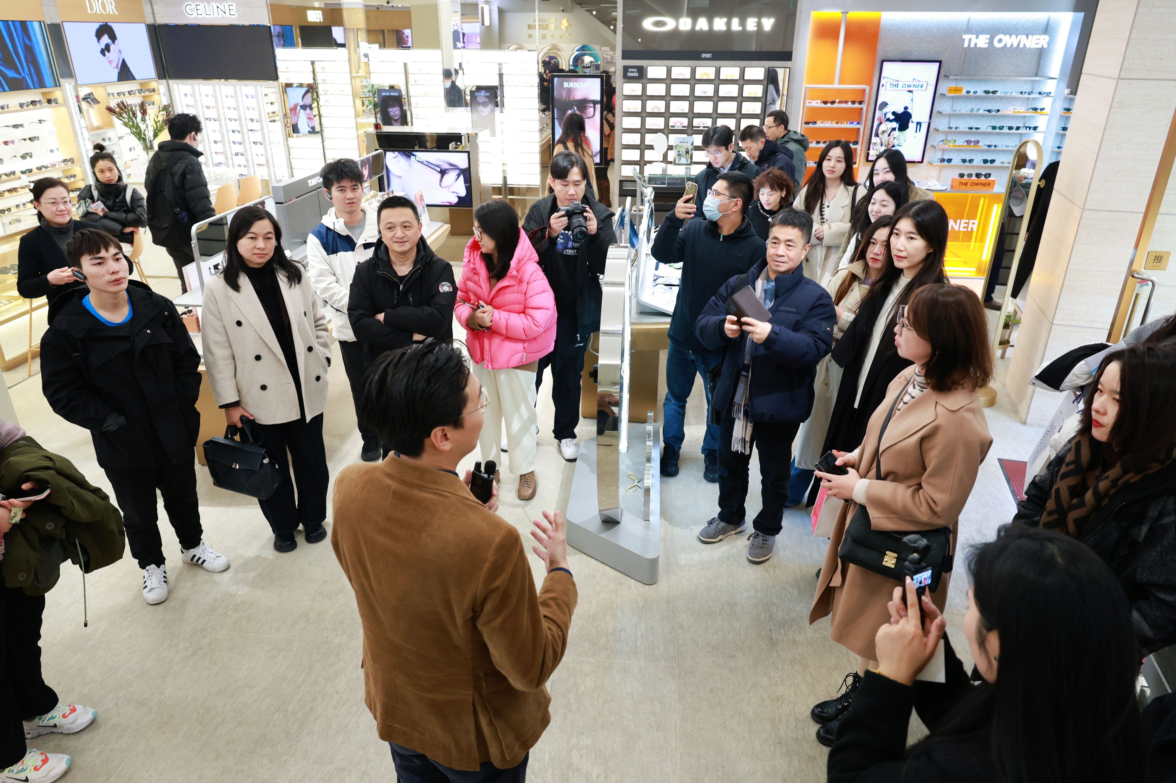 参观淮海路商圈-6.JPG 参观淮海路商圈-6.JPG