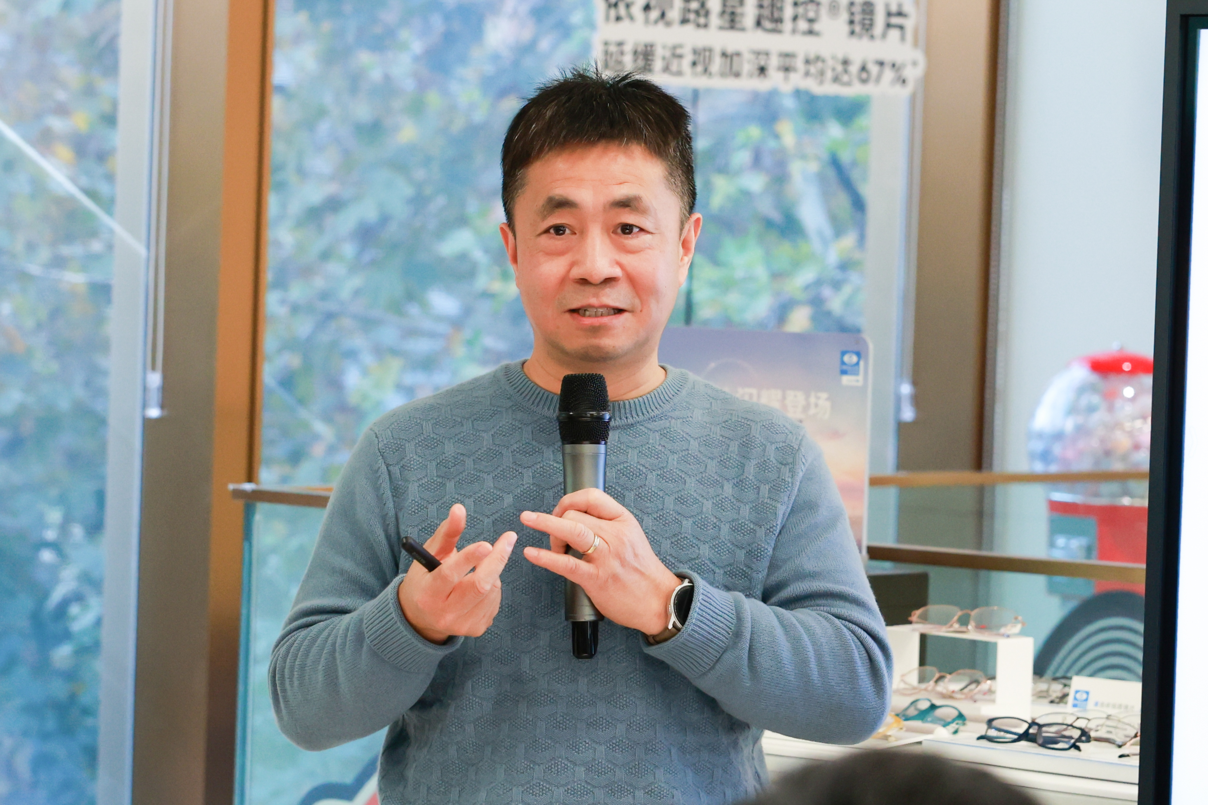 易凌峰.jpg 易凌峰.jpg