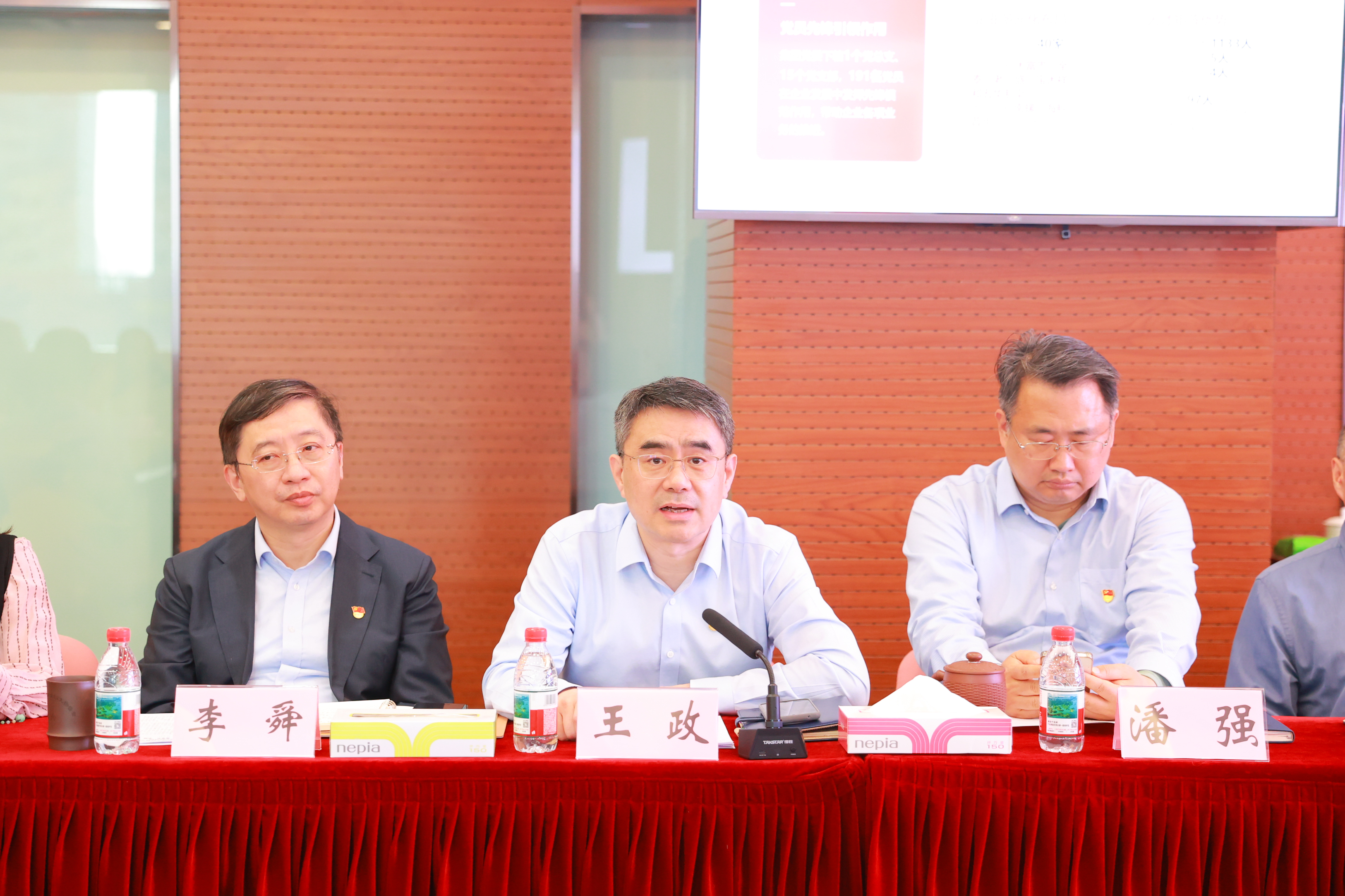 AI7I6163.jpg AI7I6163.jpg