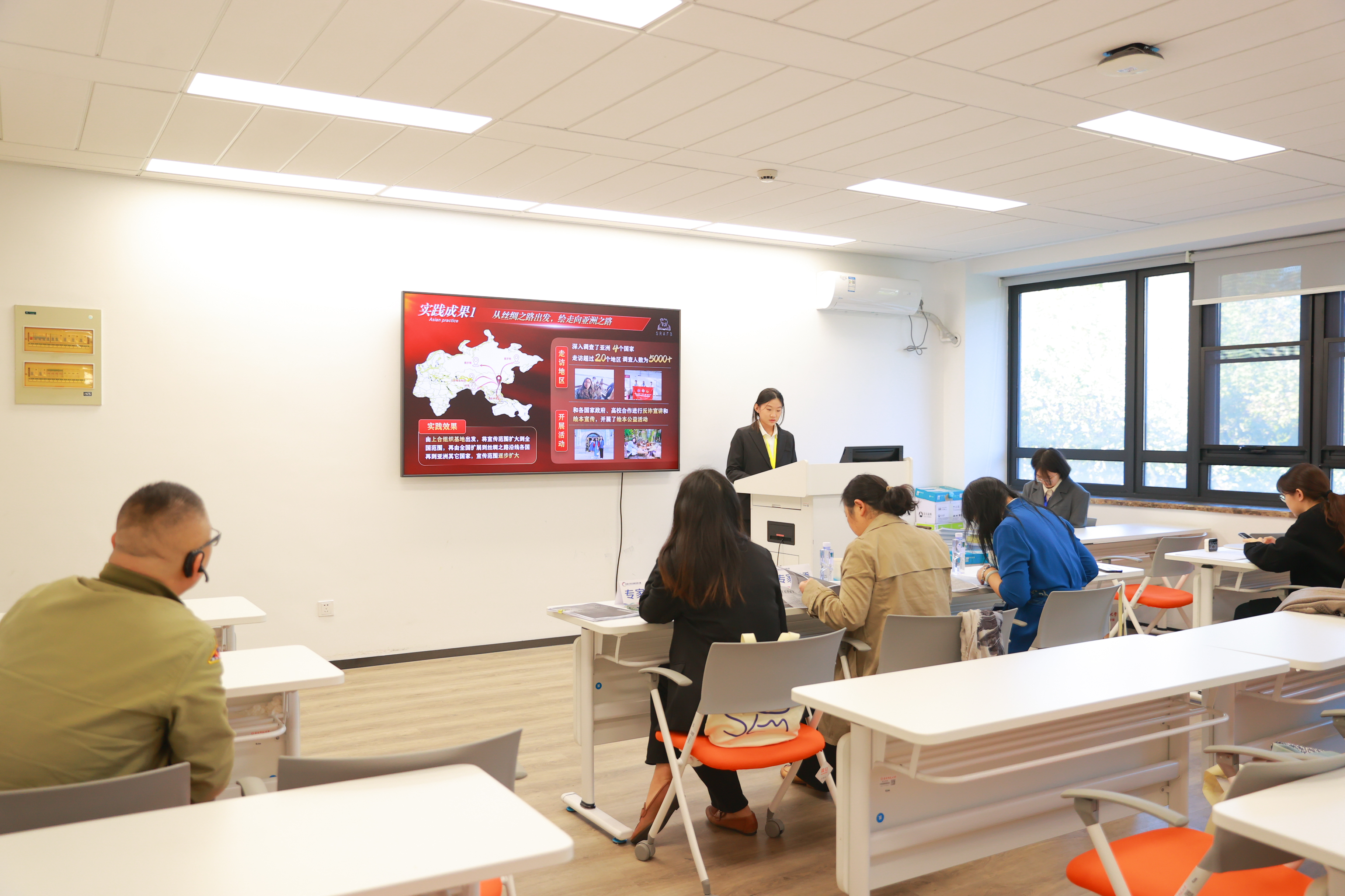 9答辩现场.jpg 9答辩现场.jpg