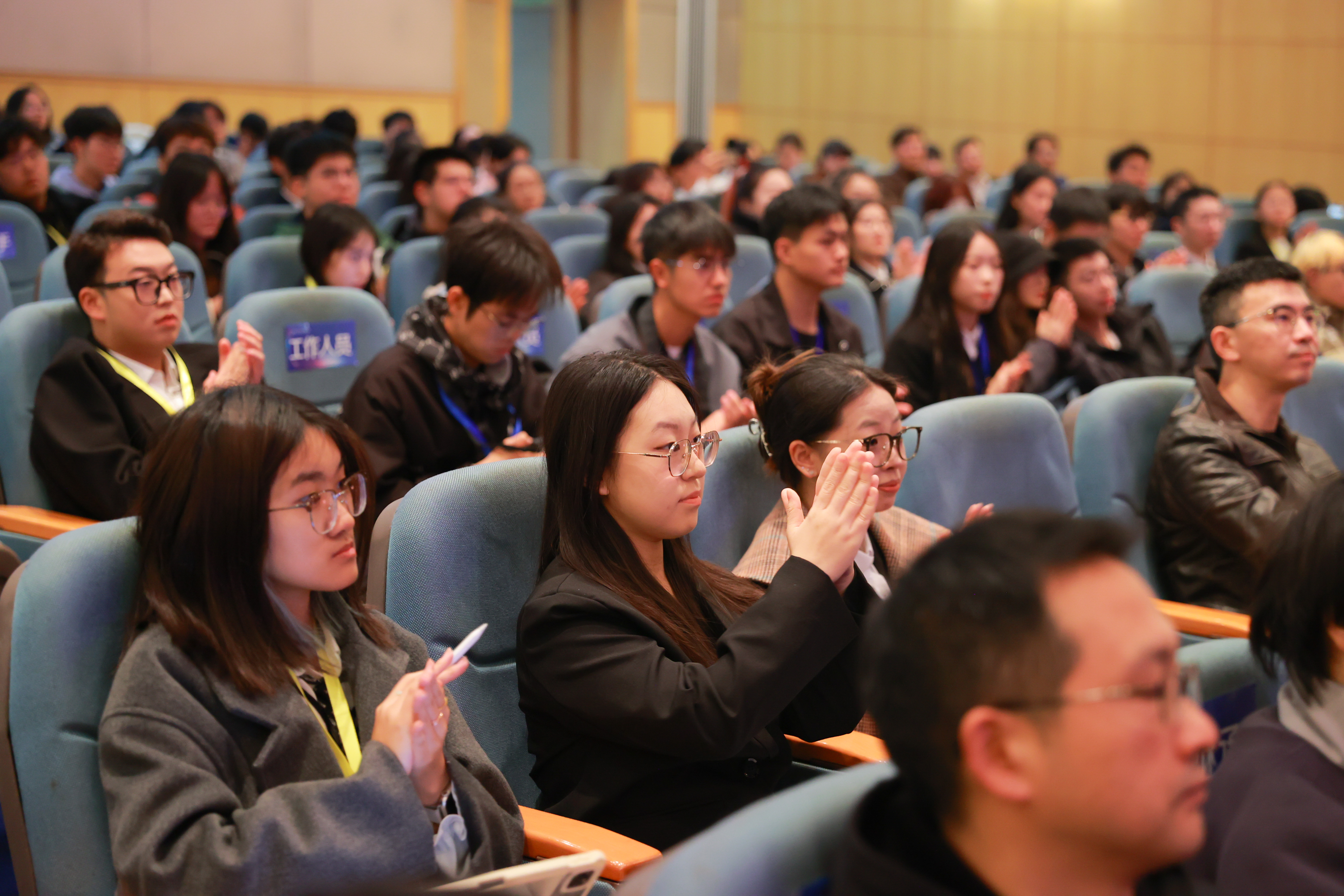 7观众.jpg 7观众.jpg