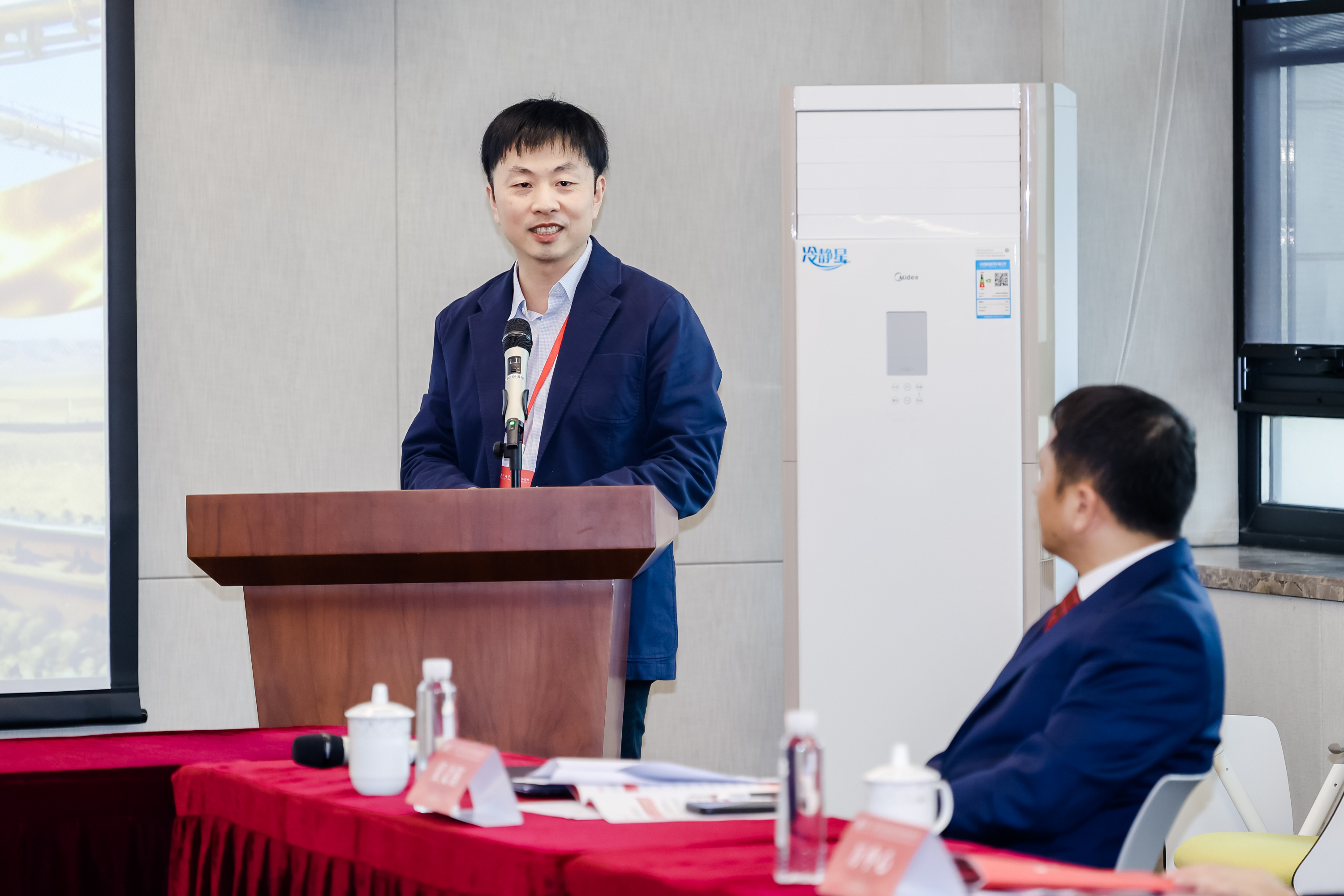 韩剑.jpg 韩剑.jpg