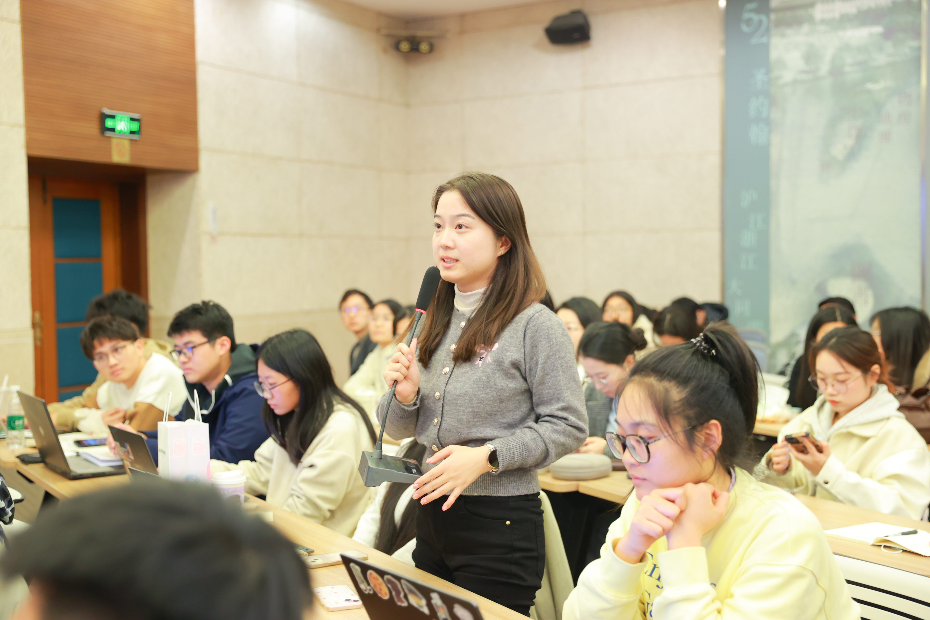 AI7I4944.jpg AI7I4944.jpg