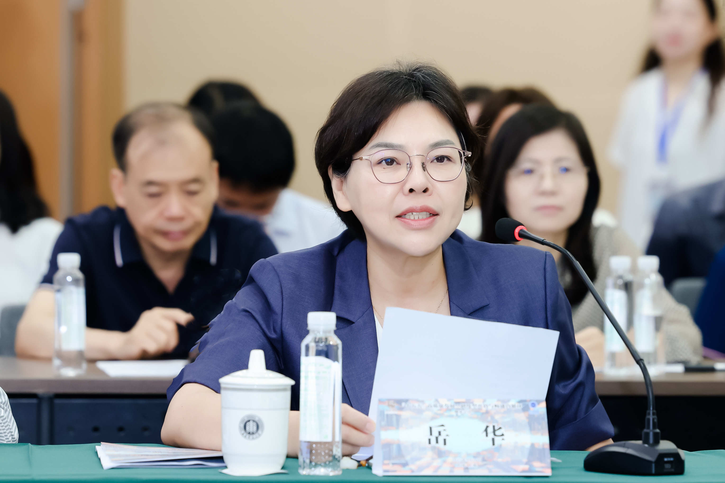 岳华.jpg 岳华.jpg